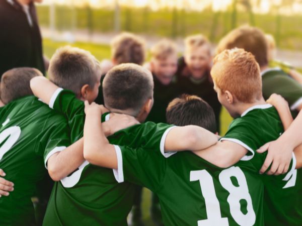 Podstawy piłki nożnej dla początkujących: Zasady dla dzieci i dorosłych