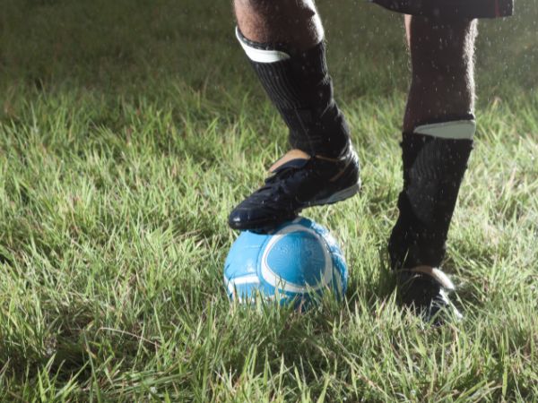 Ochraniacze piłkarskie: Dlaczego powinny być częścią Twojej kolekcji odzieży sportowej