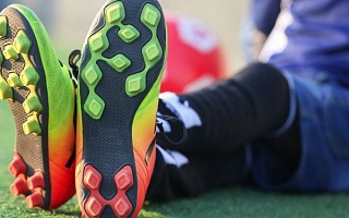 Ochraniacze piłkarskie: Najlepsze sposoby na ochronę kolan przed obijaniem się